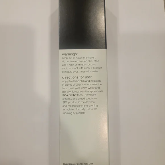 PCA Skin Daily Exfoliant Cleanser - Black and White - Picture 4 of 6